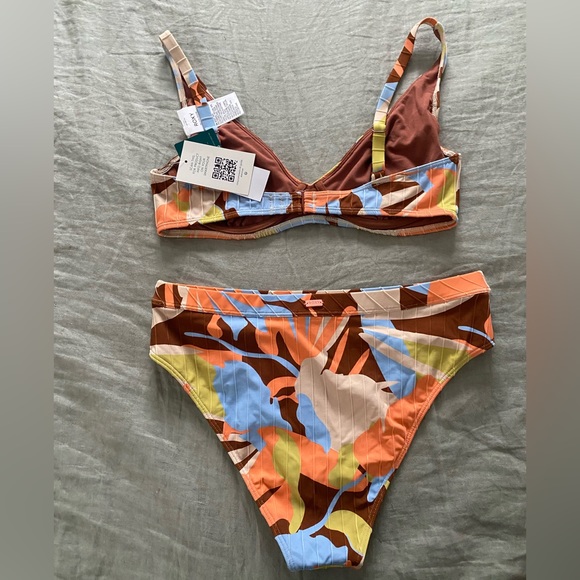 Roxy Floradelic bikini (M top L bottom) - Picture 4 of 6